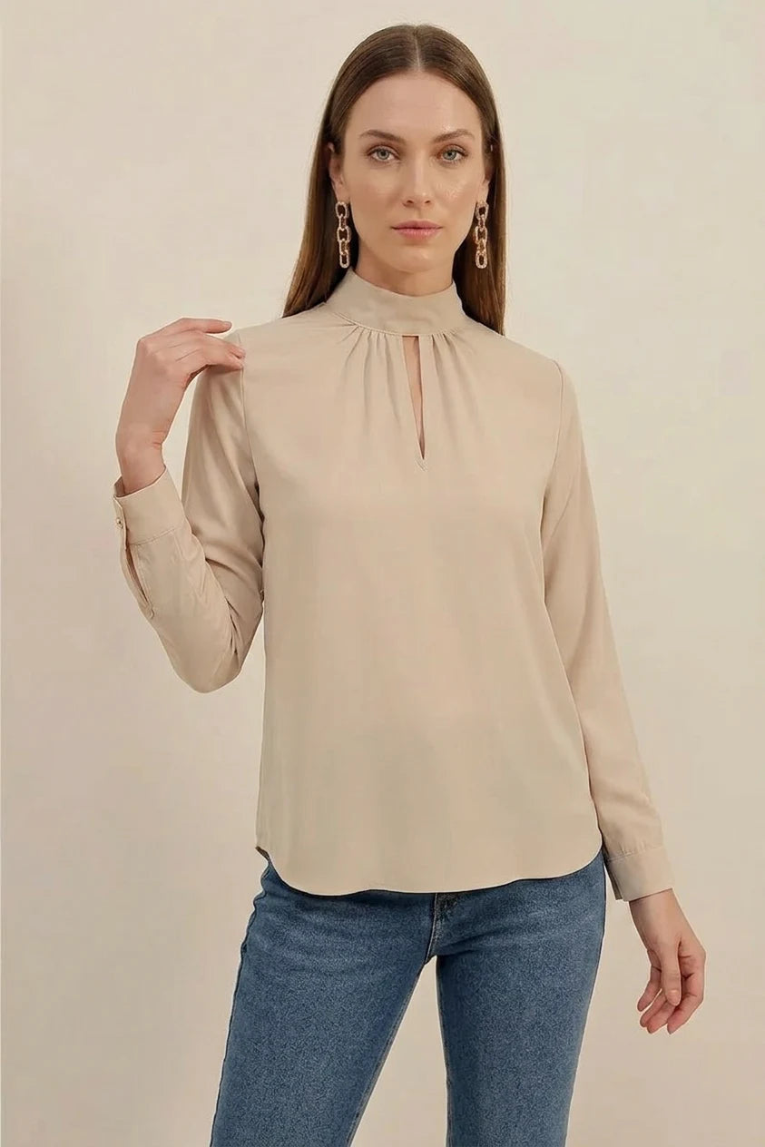 Kadın Yüksek Yaka Pencere Detaylı Bej Bluz