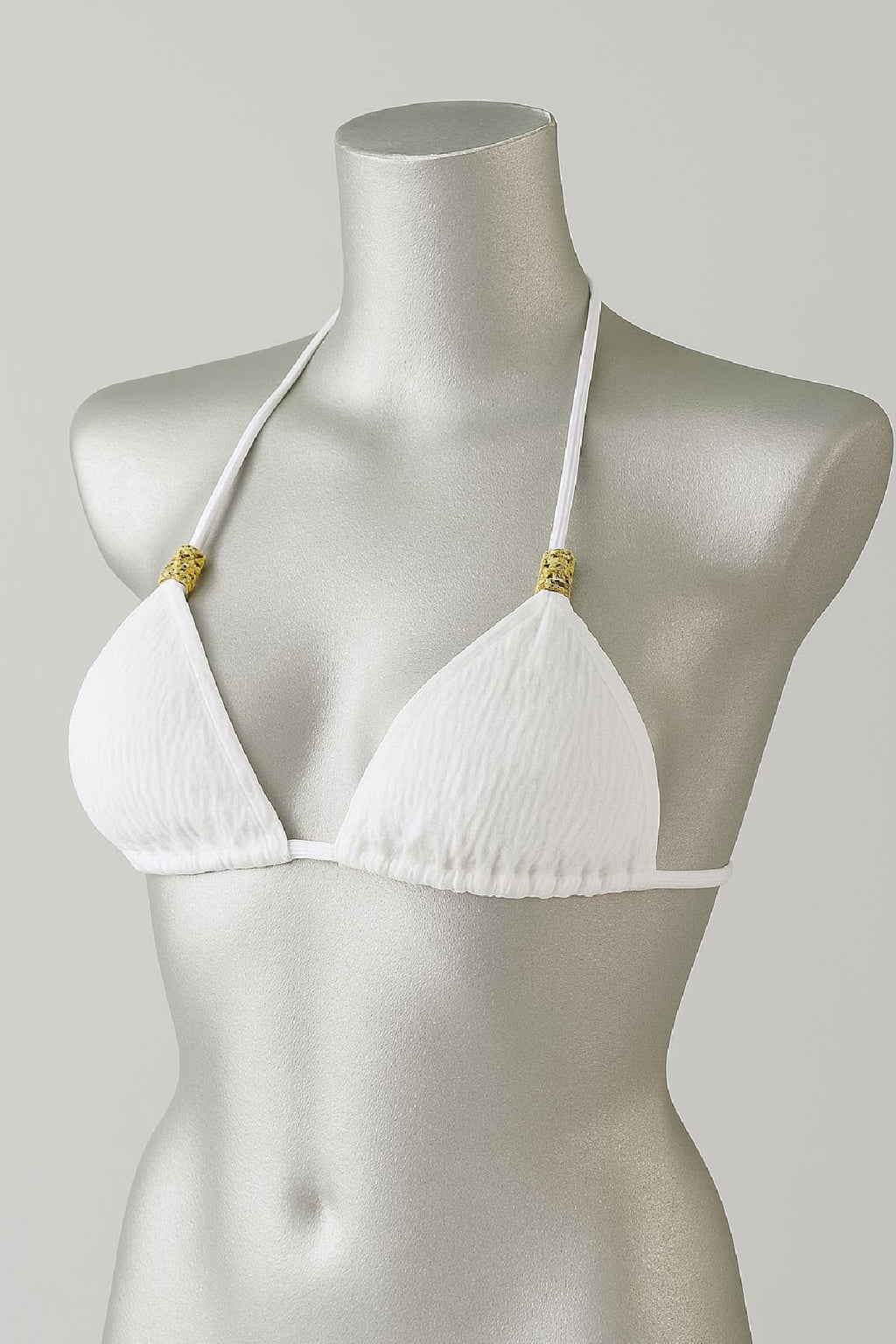 Kadın Beyaz Pedli Üçgen Bikini Üstü Halter Bağlamalı Aksesuarlı