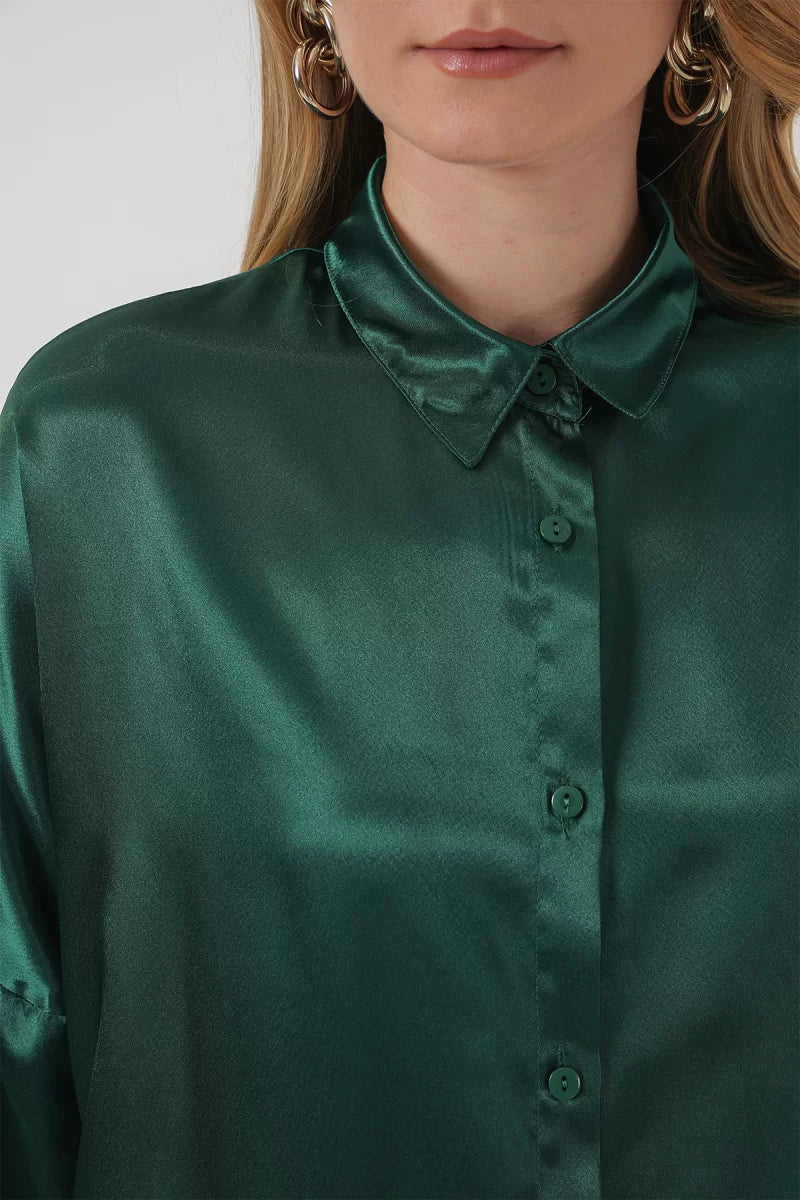 Kadın Oversize Kesim Saten Zümrüt Yeşili Gömlek