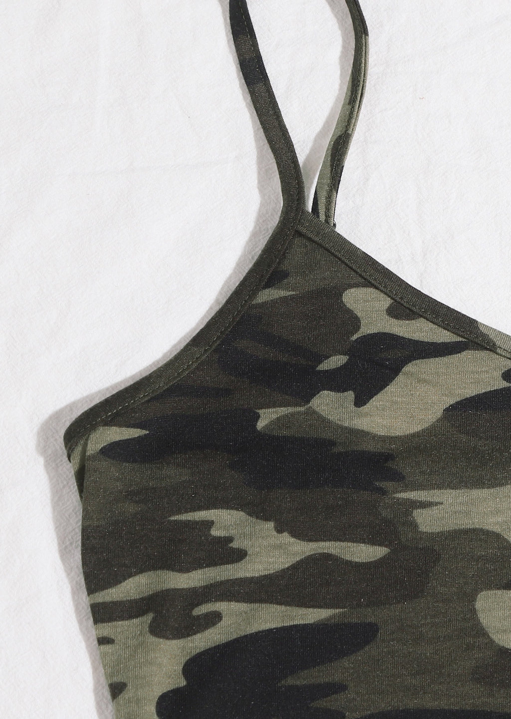 Kadın Kamuflaj Desenli Askılı Crop Top ve Şortlu Gecelik Takım