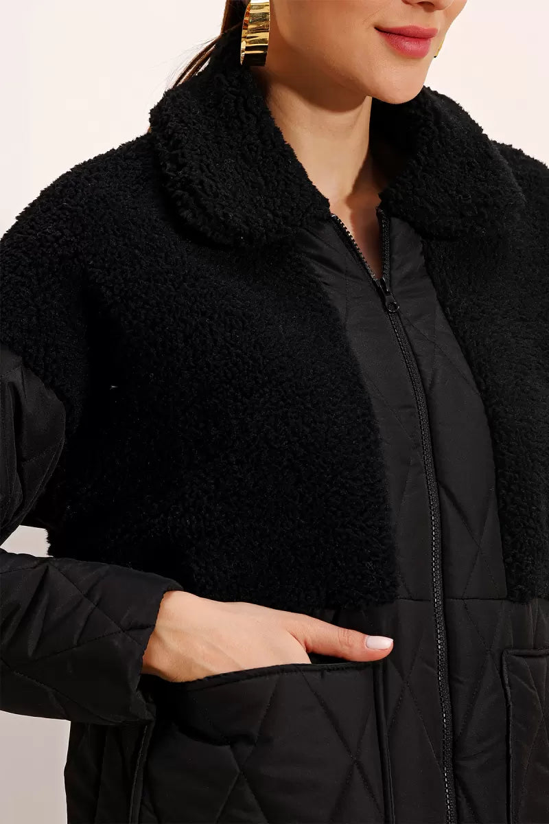 Kadın Yüksek Yaka Kapitone Peluş Detaylı Oversize Siyah Mont