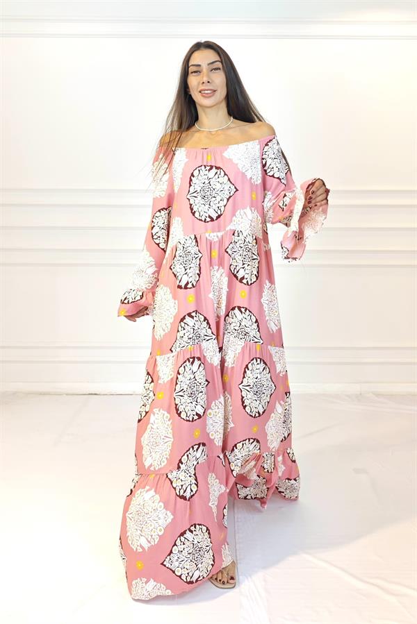 Pembe Madonna Yaka Desenli Eteği Kat Kat Uzun Elbise