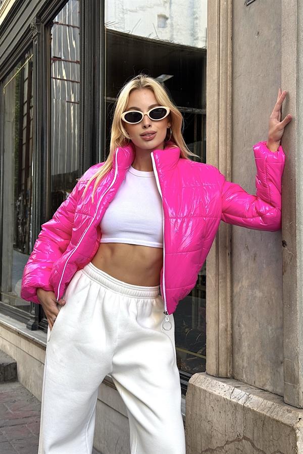 Pembe Parlak Su İtici Dik Yaka Kısa Şişme Mont