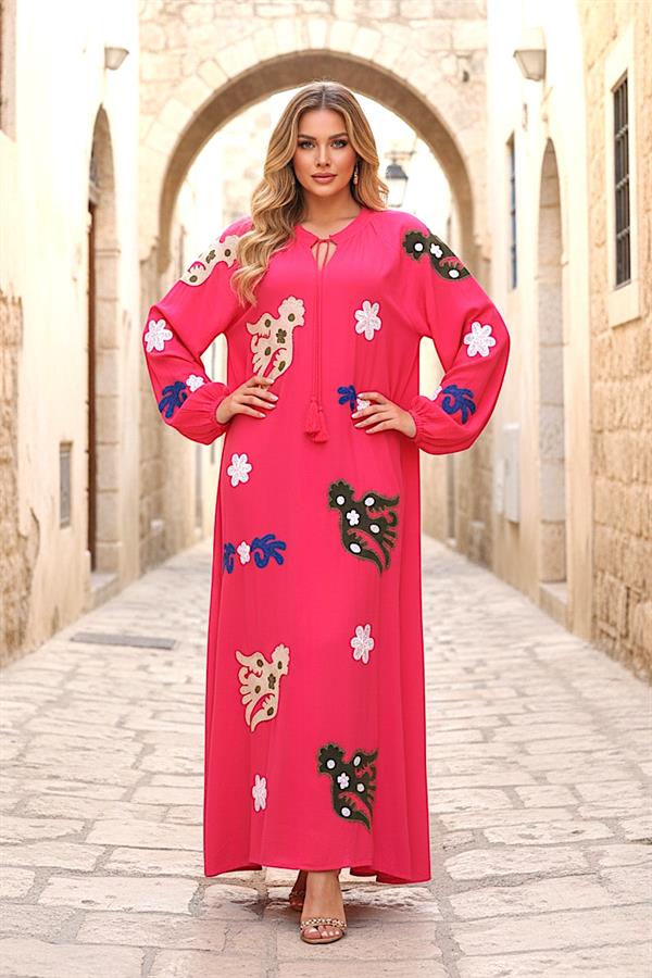 Pembe Sıfır Yaka Önü Ve Kolları Nakışlı Püsküllü Uzun Elbise